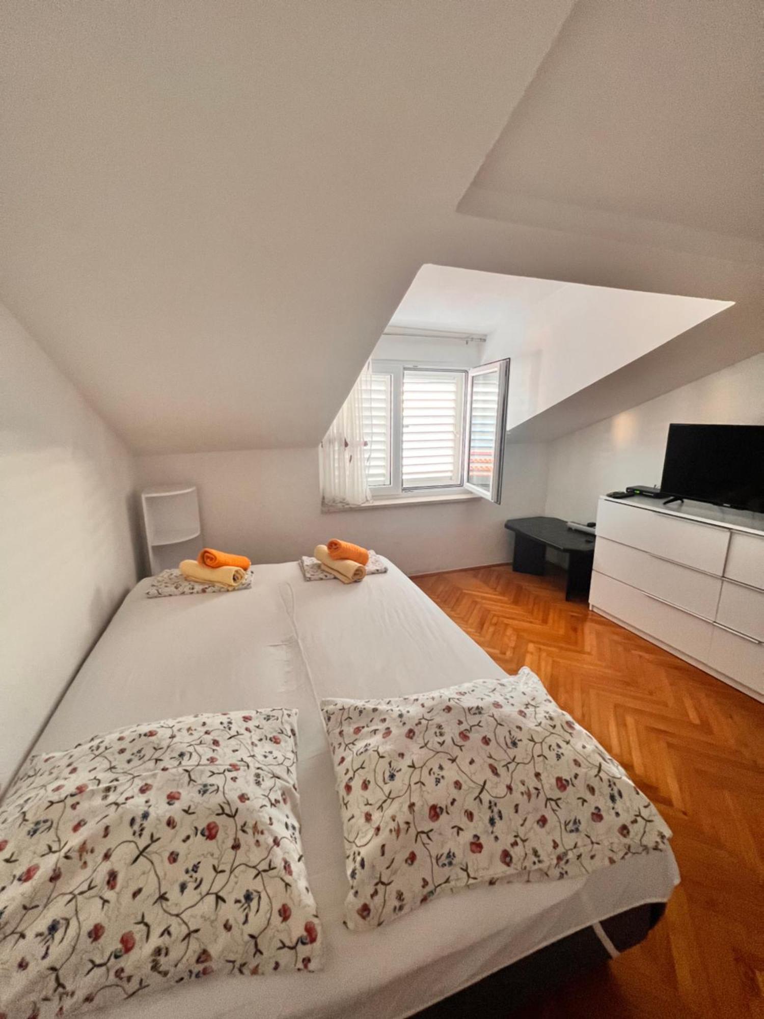Apartments Paulina Трогір Екстер'єр фото